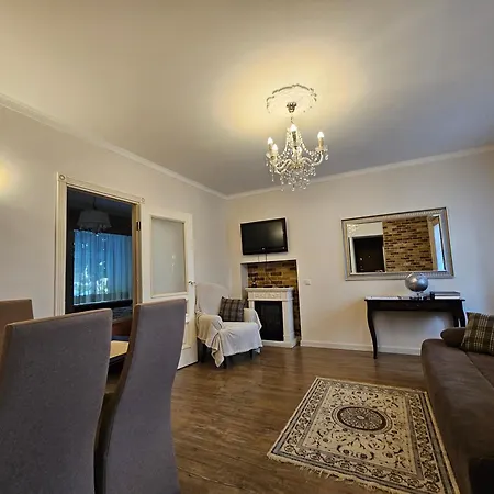Walls Apartment *